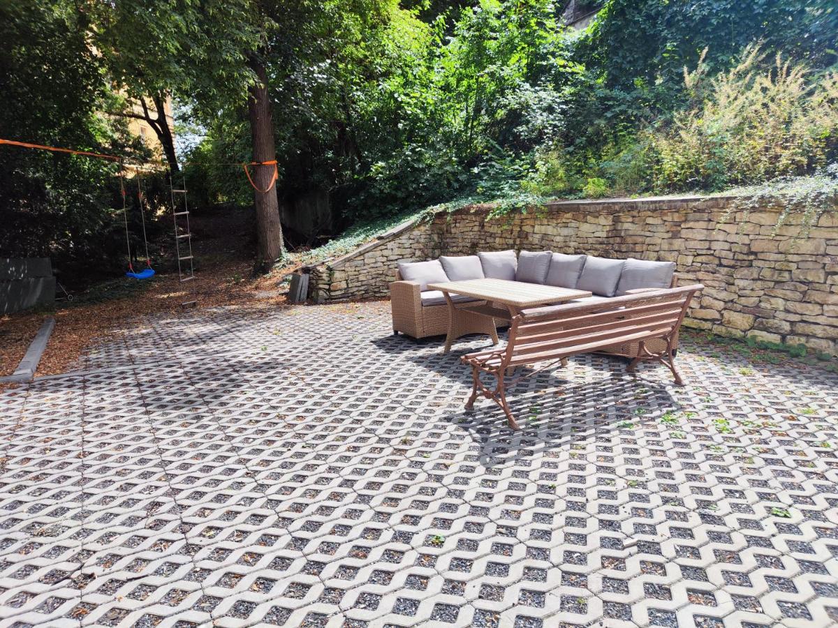 Spacious Flat & Parking Possibility, 3 Stops To Wenceslav Square Prague Exterior photo