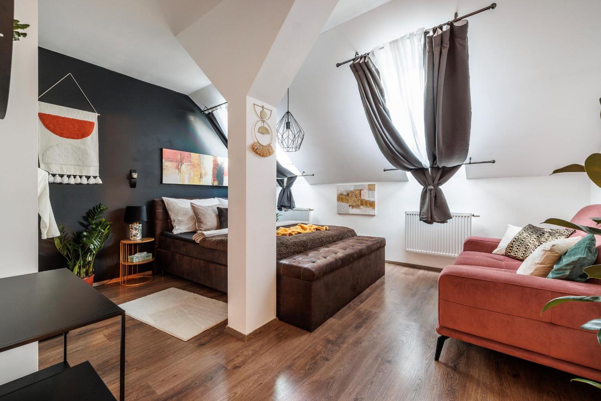 Spacious Flat & Parking Possibility, 3 Stops To Wenceslav Square Prague Exterior photo